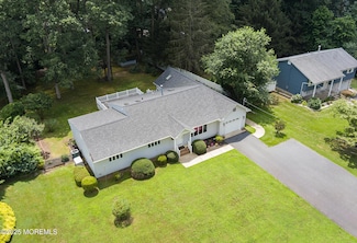 10 Locust Grove Ln, Manalapan, NJ 07726