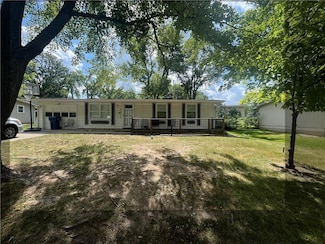 1317 Park Ln, Liberty, MO 64068