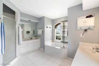 1920 Piccadilly Circus, Naples, FL 34112