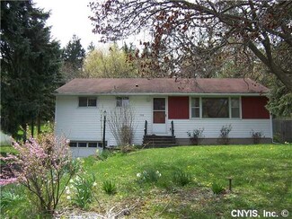 308 Waldorf Pkwy, Syracuse, NY 13224