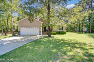 320 Sugarberry Ct, Jacksonville, NC 28540