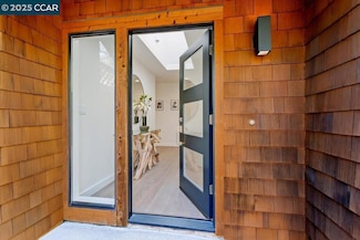 316 Village View Ct, Orinda, CA 94563