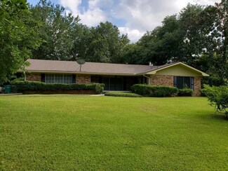1865 Pinewood Rd, Lake Charles, LA 70611