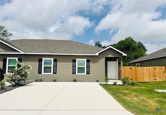 516 Hudson St, Seguin, TX 78155