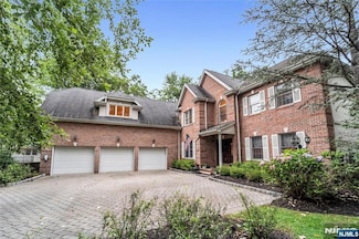 136 Tappan Rd, Norwood, NJ 07648