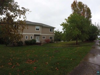 2702 E 8th St, Duluth, MN 55812