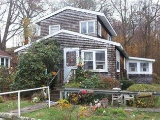 129 Lawrence Ct, Tiverton, RI 02878