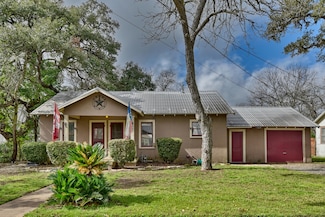 239 N Monroe St, La Grange, TX 78945