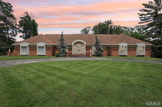27 Meadowbrook Country Club Estate, Ballwin, MO 63011
