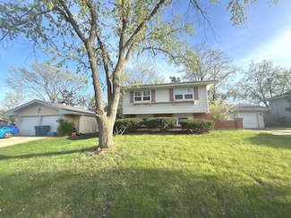 21W741 Huntington Rd, Glen Ellyn, IL 60137