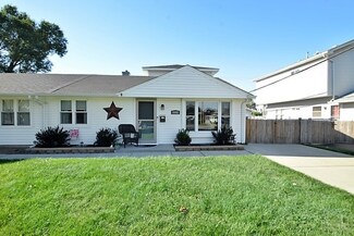 9042 S Main St, Hometown, IL 60456