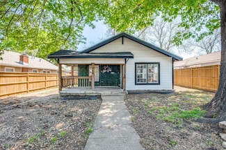 2610 Emmett St, Dallas, TX 75211