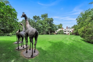 95 Piping Rock Rd, Locust Valley, NY 11560