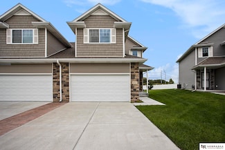 8821 Ridge Hollow Dr, Lincoln, NE 68526