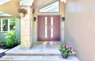 8 Jill Dr, Holmdel, NJ 07733