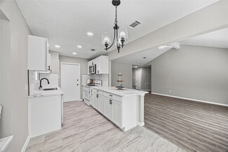 13979 Towne Way Dr, Sugar Land, TX 77498