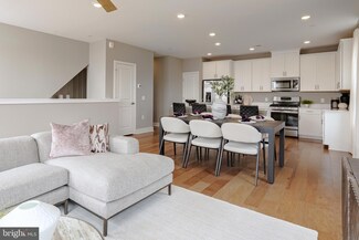 159 Stoutsburg Blvd, Pennington, NJ 08534
