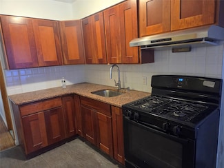 8631 Dexter Ct, Woodhaven, NY 11421