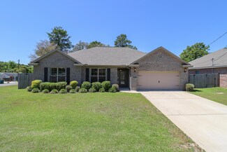 59A 7th St, Shalimar, FL 32579