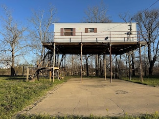 6175 Lake Mary Rd, Woodville, MS 39669