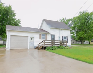 300 Kane St, Manchester, IA 52057