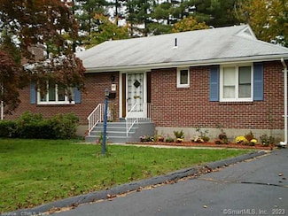 21 Lindy Ln, West Hartford, CT 06117