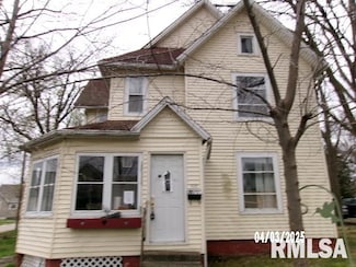 896 E Chestnut St, Canton, IL 61520