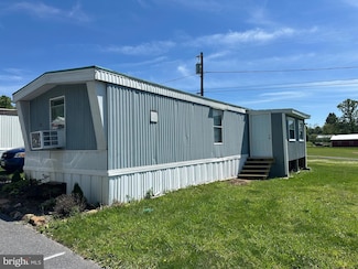 32 Cloverleaf Ct, McConnellsburg, PA 17233