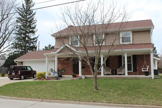 901 S James St, Champaign, IL 61821
