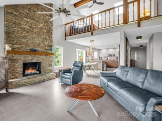204 Fleetwood Plaza, Hendersonville, NC 28739