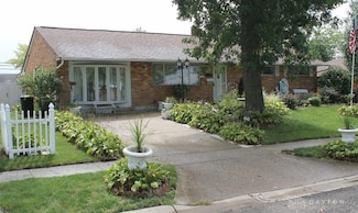 4848 Rittenhouse Dr, Dayton, OH 45424