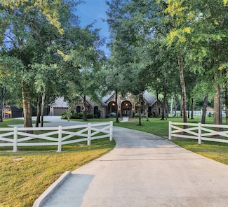 15632 Queen Victoria Ct, Montgomery, TX 77316