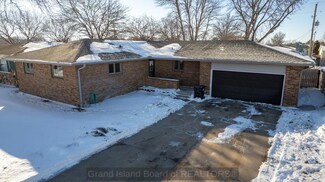 2915 W Stolley Park Rd, Grand Island, NE 68801