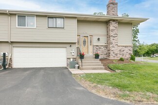 1652 Hickory Ln, Saint Paul, MN 55122