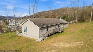 17 Solomon Dr, Clarksburg, WV 26301