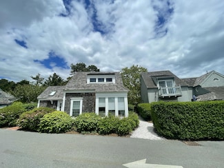 16 Hydrangea Ln, Mashpee, MA 02649