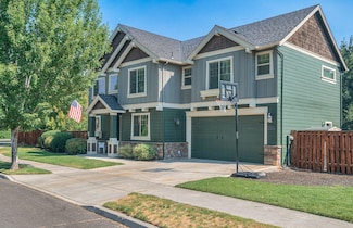 630 NW 28th St, Redmond, OR 97756