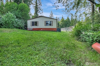 1495 Lake Dr, Camano Island, WA 98282