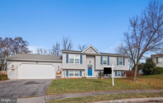 4 Starboard Ct, Taneytown, MD 21787