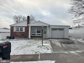 8 Cedarlyn Dr, York, PA 17408