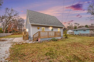 1866 E River Rd, Muskegon, MI 49445