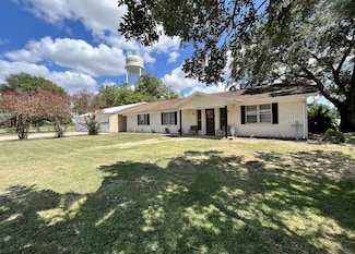 805 S 2nd St, Ganado, TX 77962