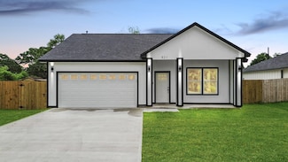 821 Empire St, El Campo, TX 77437