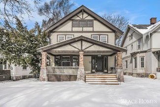 1249 Sigsbee St SE, Grand Rapids, MI 49506