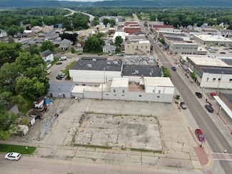 226 E Blackhawk Ave, Prairie Du Chien, WI 53821