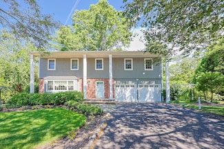 5 Samuel Ct, Syosset, NY 11791