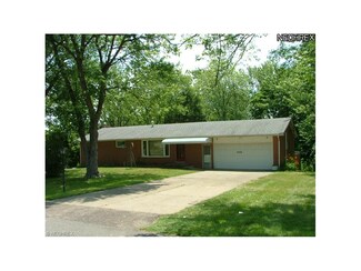 6390 Creston Dr SW, Canton, OH 44706