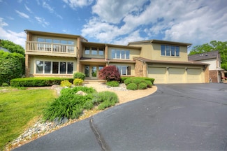 8453 Harbortowne Dr, Clarkston, MI 48348