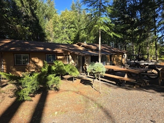290 Crest Dr, Cave Junction, OR 97523