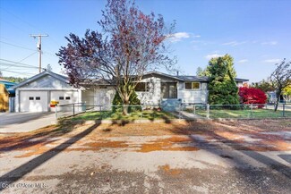 302 Montana Ave, Pinehurst, ID 83850